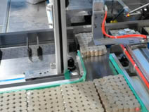 艾柱板自动装盒覆膜生产现场